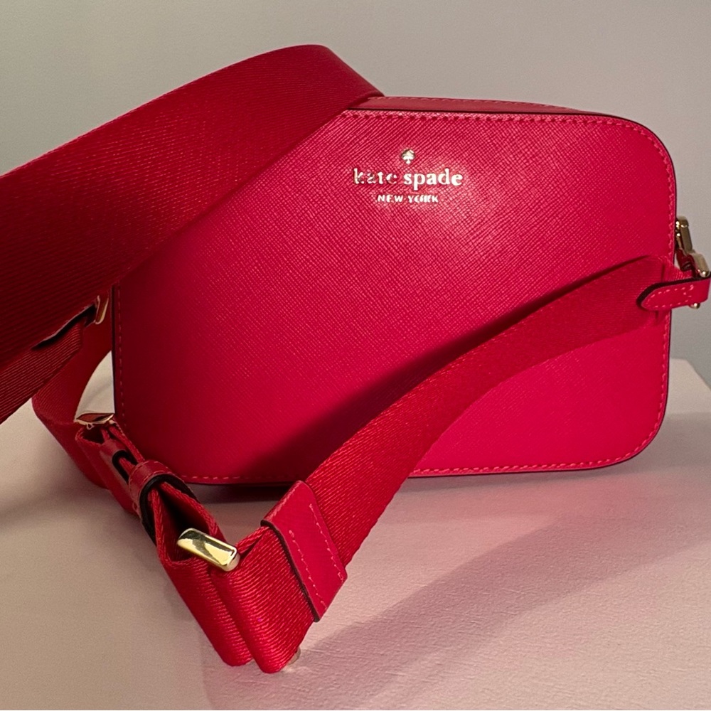 Summer is coming!Kate Spade Ruby Red Crossbody Camera Bag⛱️